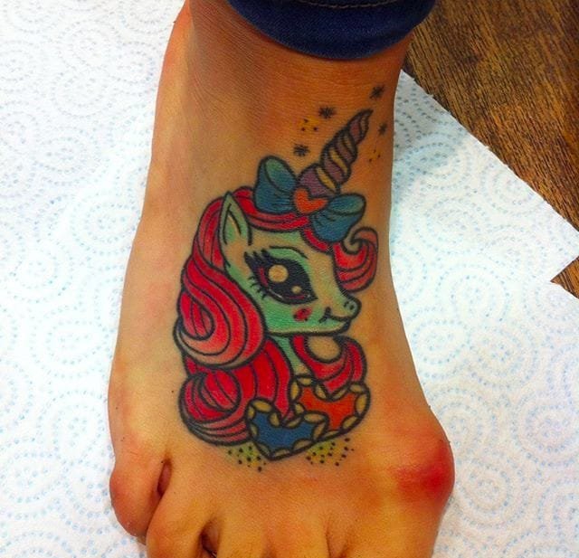 点击大图看下一张：彩色的卡通动物纹身小马驹和凯蒂猫纹身图案