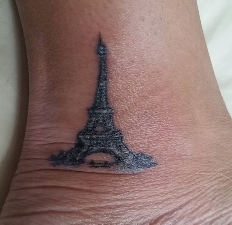 点击大图看下一张：法语著名建筑艾菲尔铁塔纹身图案