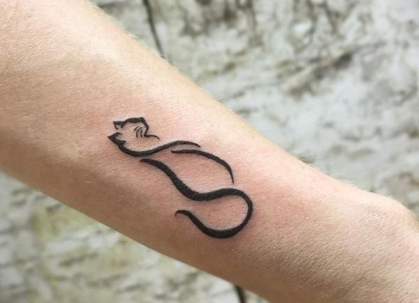 点击大图看下一张：30款多种风格可爱的宠物猫纹身图案