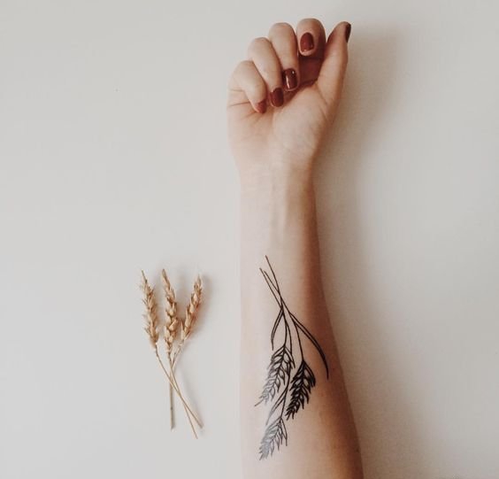 点击大图看下一张：多款精致的小麦穗纹身图案