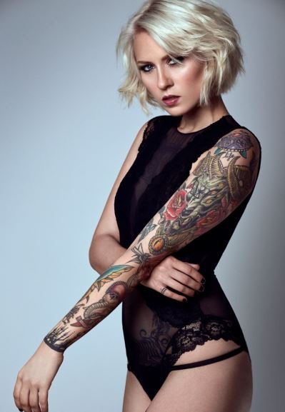 点击大图看下一张：性感的欧美花臂纹身女性
