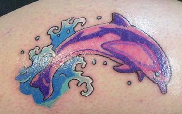 点击大图看下一张：15款漂亮的海豚纹身图案