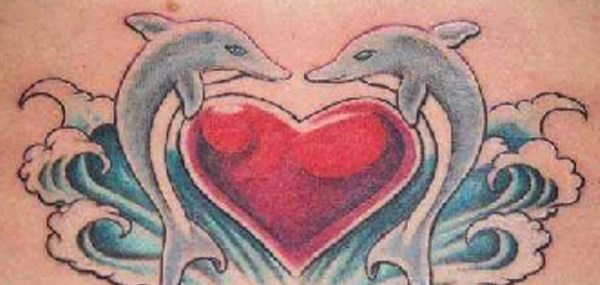 点击大图看下一张：15款漂亮的海豚纹身图案