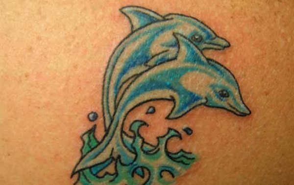 点击大图看下一张:15款漂亮的海豚纹身图案