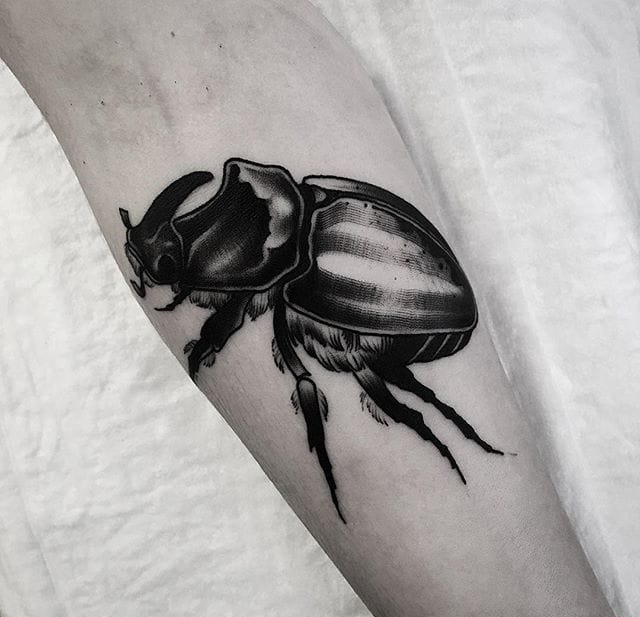 点击大图看下一张:令人难以忘怀的黑白灰风格纹身图案来自纹身师弗拉基米尔•普赖德