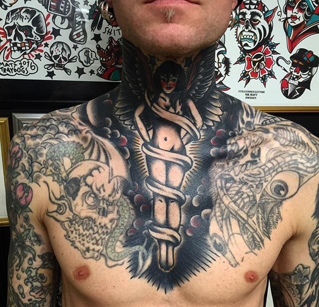点击大图看下一张：男生帅气的传统纹身图案来自纹身师马特