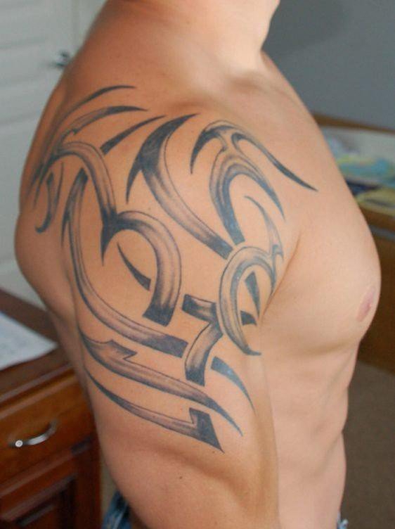 点击大图看下一张:男性手大臂膀上简洁风格黑色部落图腾纹身图案