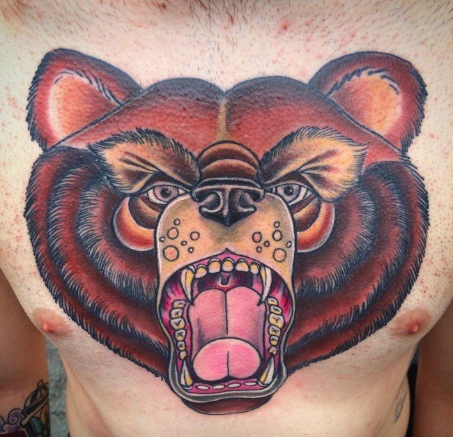 点击大图看下一张：男性正面满胸愤怒的熊纹身图案