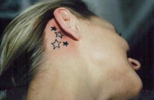 点击大图看下一张：女孩耳后根上的小清新纹身图案
