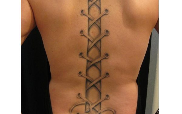 点击大图看下一张:女性背部时尚前卫的背部紧身内衣设计纹身图案