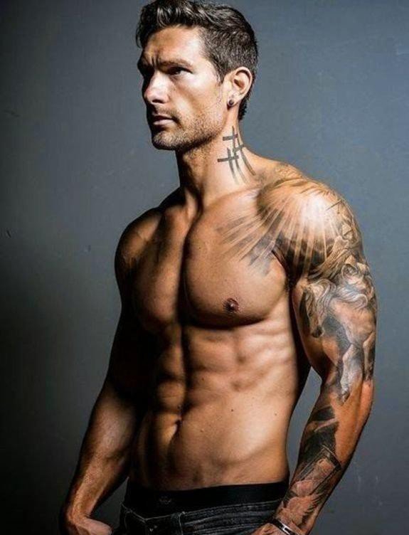 点击大图看下一张：帅气的欧美男性纹身图片