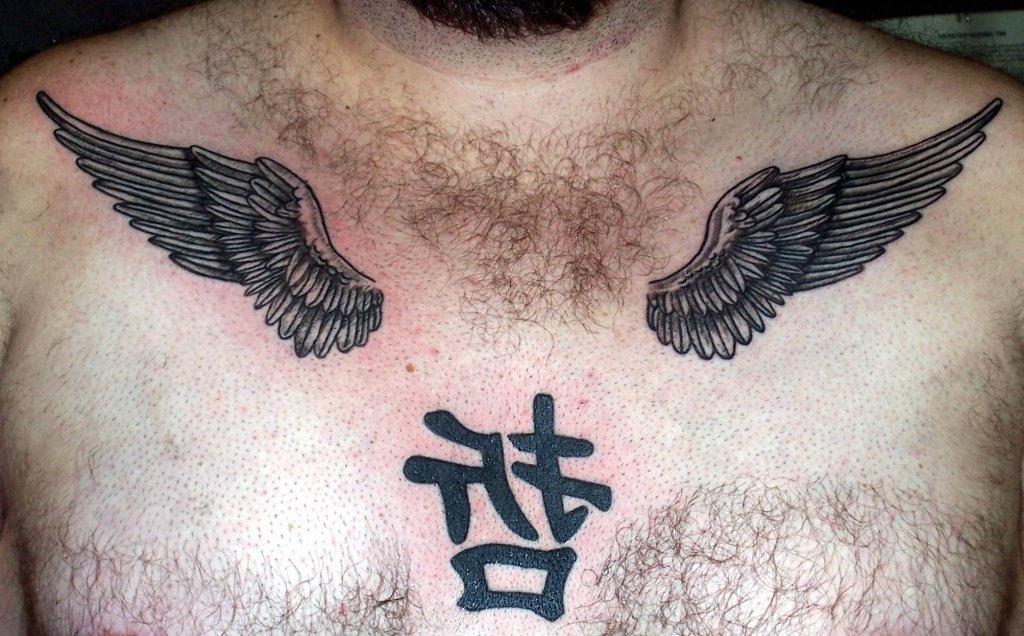 点击大图看下一张：满胸漂亮的天使翅膀纹身图案