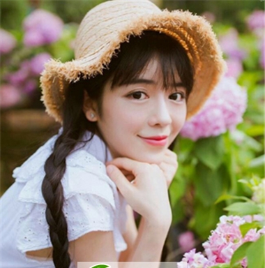 点击大图看下一张：韩国女生喜爱的麻花辫设计