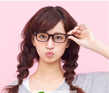 点击大图看下一张：韩国女生喜爱的麻花辫设计