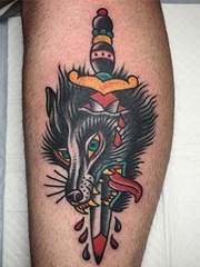 传统风格凶恶的动物与匕首纹身图案来自琼斯
