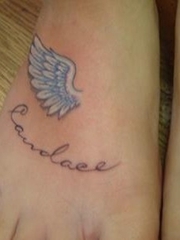 女生脚上天使之翼纹身刺青图片