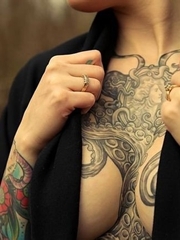 欧美女性胸部黑白创意图腾欧美刺青