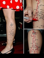 女性腿部小鹿纹身图案