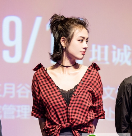 点击大图看下一张：短发俏佳人马思纯 帅气林七月你好