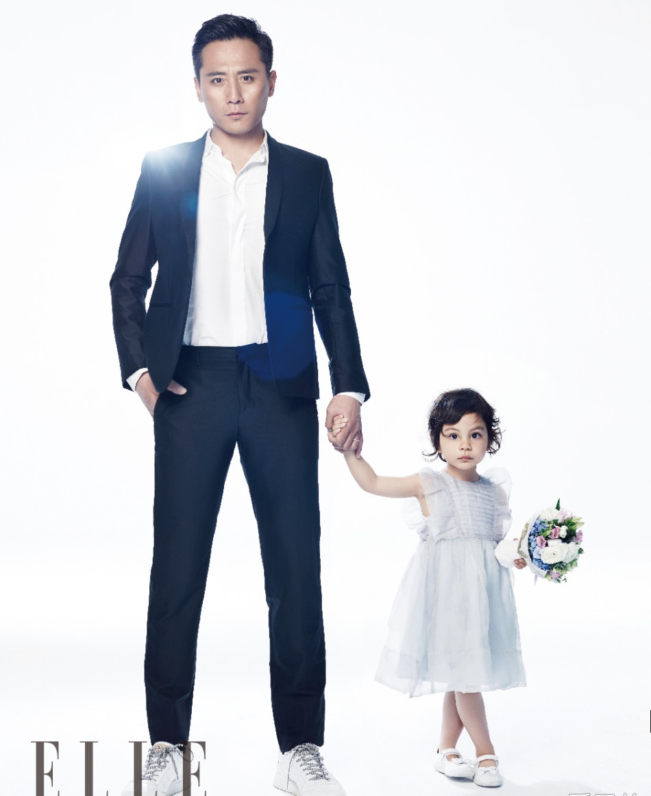 点击大图看下一张：刘烨携女儿霓娜登《ELLE》封面