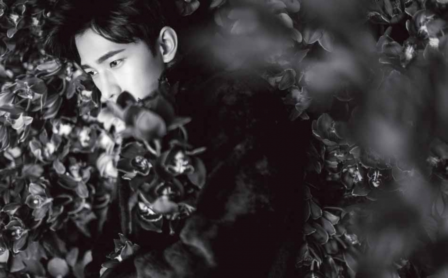 点击大图看下一张:花一样的美男子!杨洋最新时尚写真
