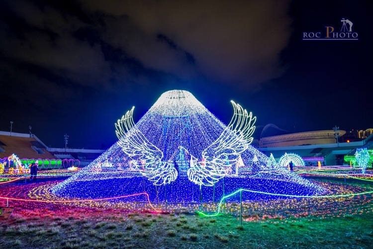 点击大图看下一张：保山奥体中心灯展夜景