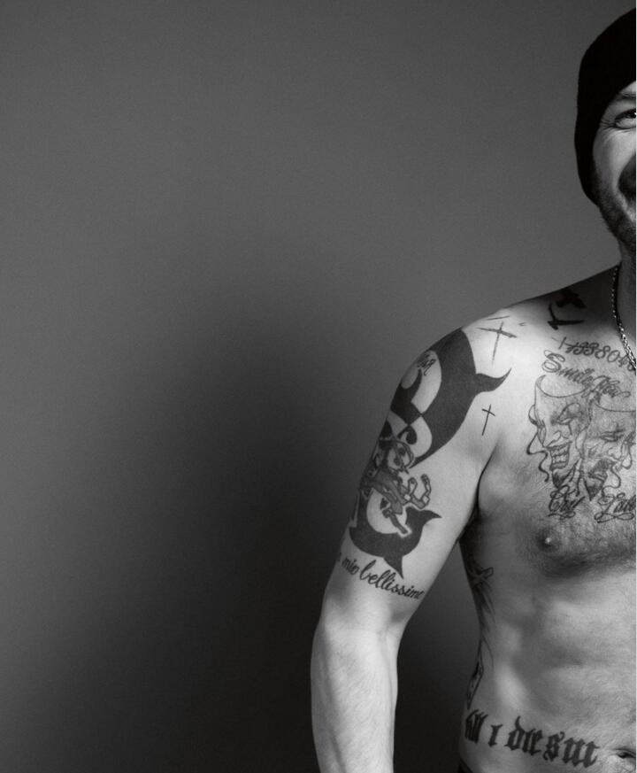 点击大图看下一张：汤姆哈迪登英国2017杂志