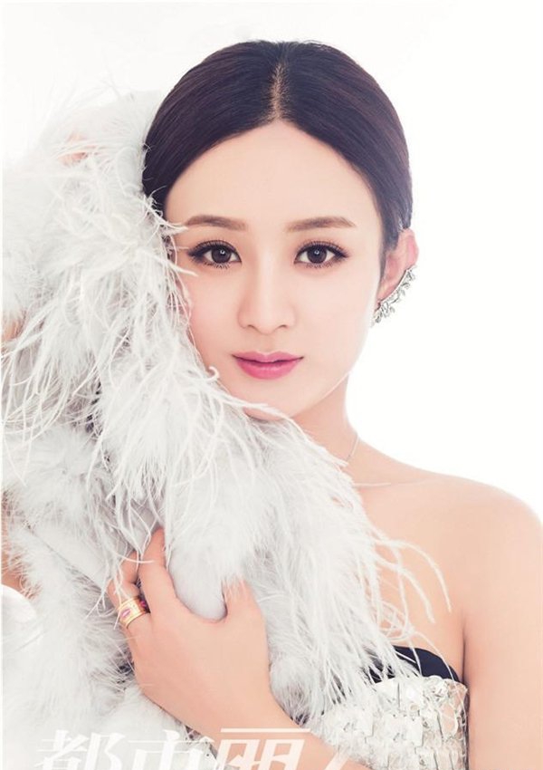 点击大图看下一张：赵丽颖最新梦幻公主系列杂志封面写真