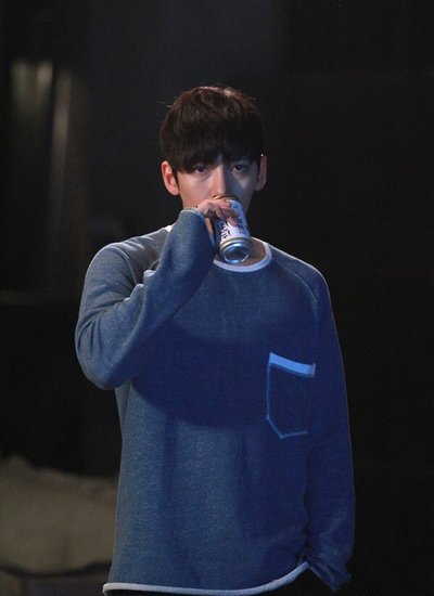 点击大图看下一张：池昌旭性感图片