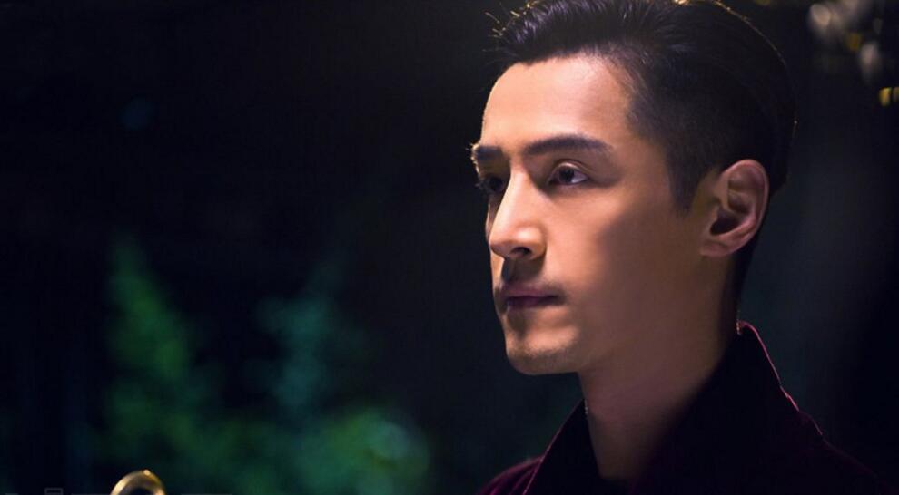 点击大图看下一张：胡歌圣诞主题大片