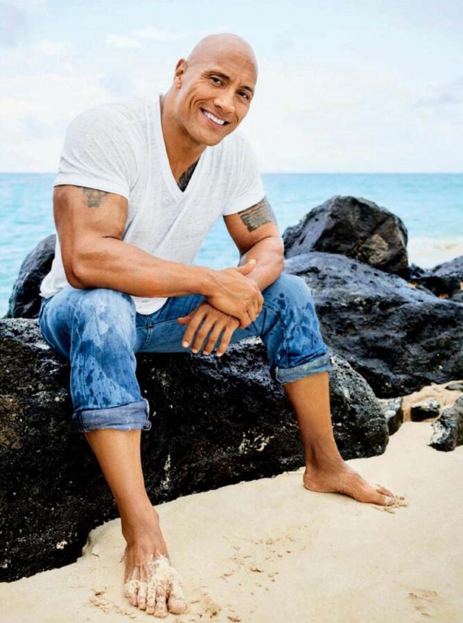 点击大图看下一张：巨石道恩强森肌肉