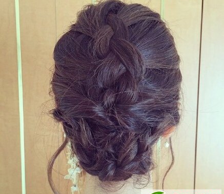 点击大图看下一张:日式新娘盘发发型图片