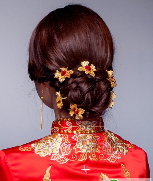 点击大图看下一张:唯美浪漫新娘妆发参考