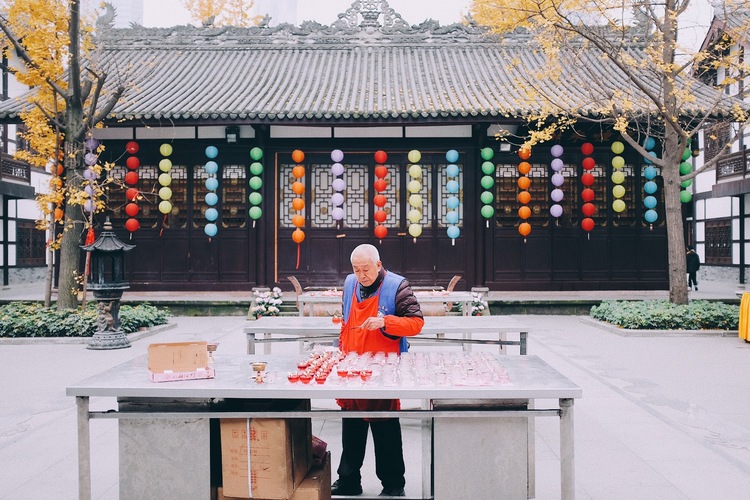 点击大图看下一张：生活在别处