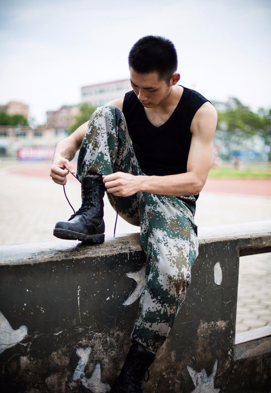 点击大图看下一张：军人帅哥照片