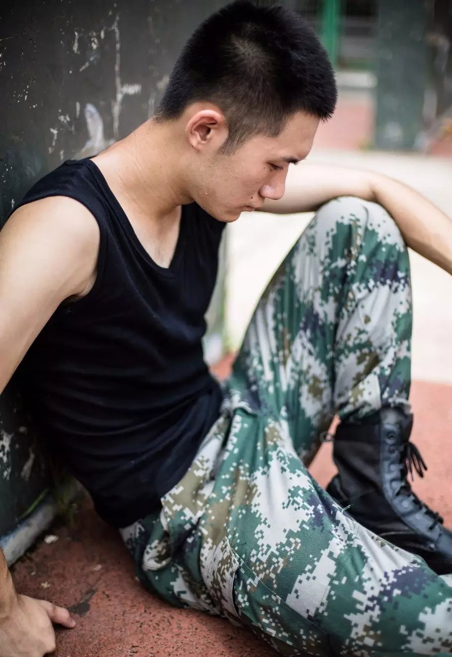 点击大图看下一张：军人帅哥照片