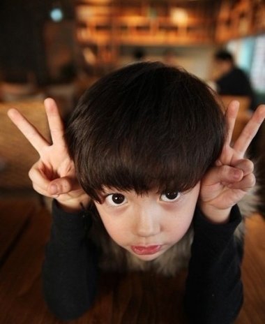 点击大图看下一张：瓜子脸小男孩最流行什么头