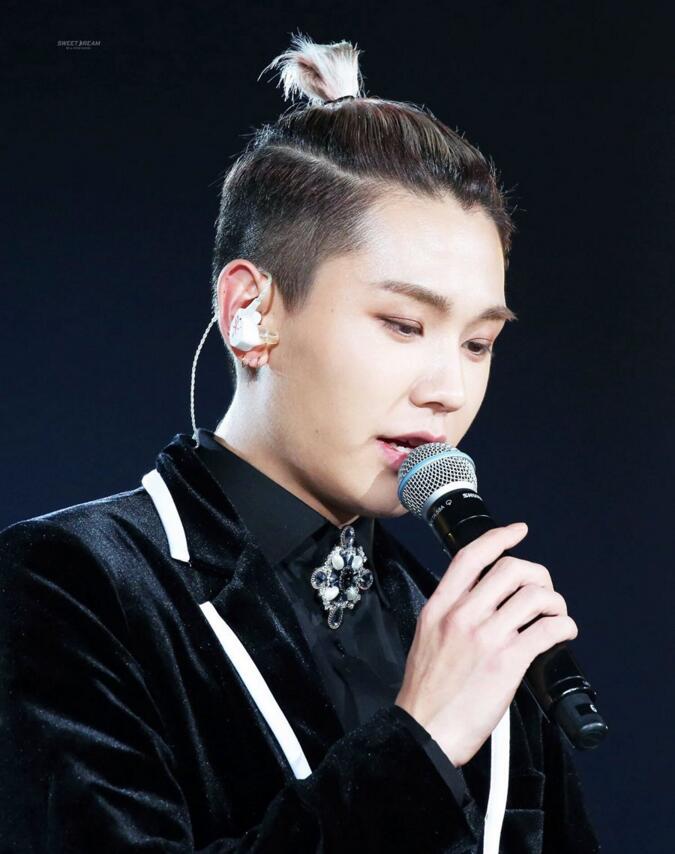 点击大图看下一张：BTOB成员郑镒勋图片