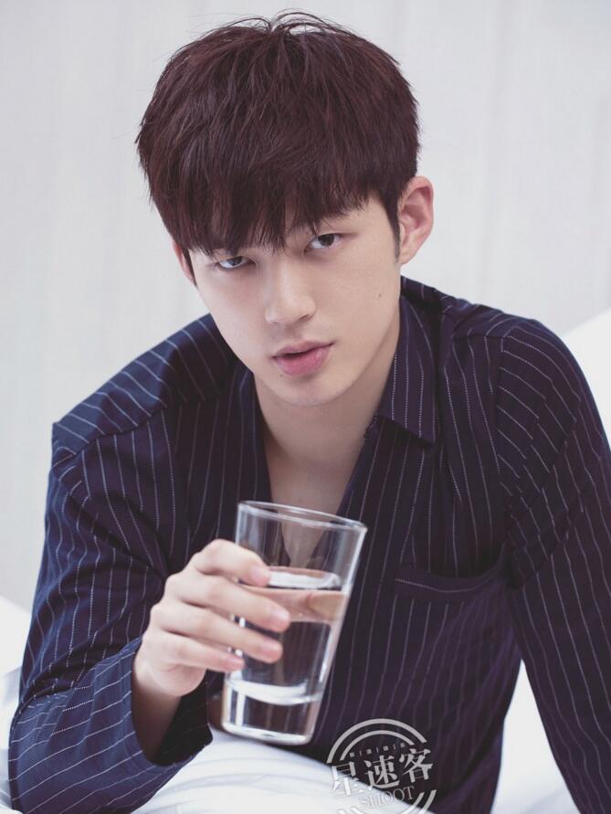 点击大图看下一张：董力杂志图片