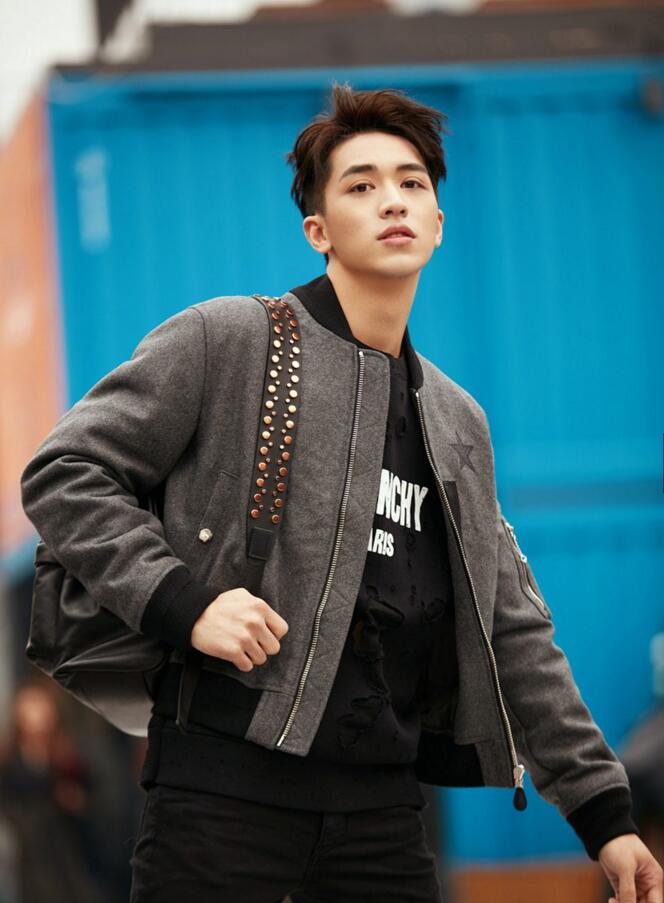 点击大图看下一张:许魏洲韩国冬日街拍