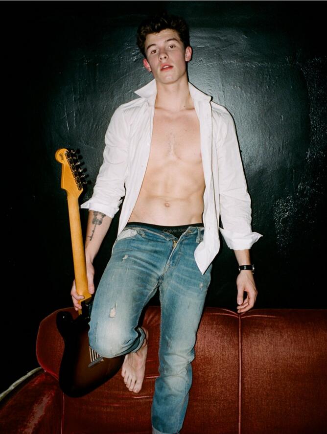 点击大图看下一张：18岁肖恩蒙德兹写真