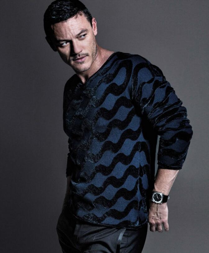 点击大图看下一张：卢克伊万斯写真图片