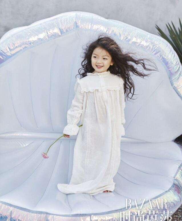 点击大图看下一张：董力阿拉蕾合体拍大片 萌帅组合养眼暖心