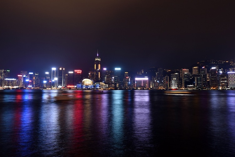 点击大图看下一张：香港维多利亚港