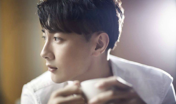 点击大图看下一张:穿西装的帅哥