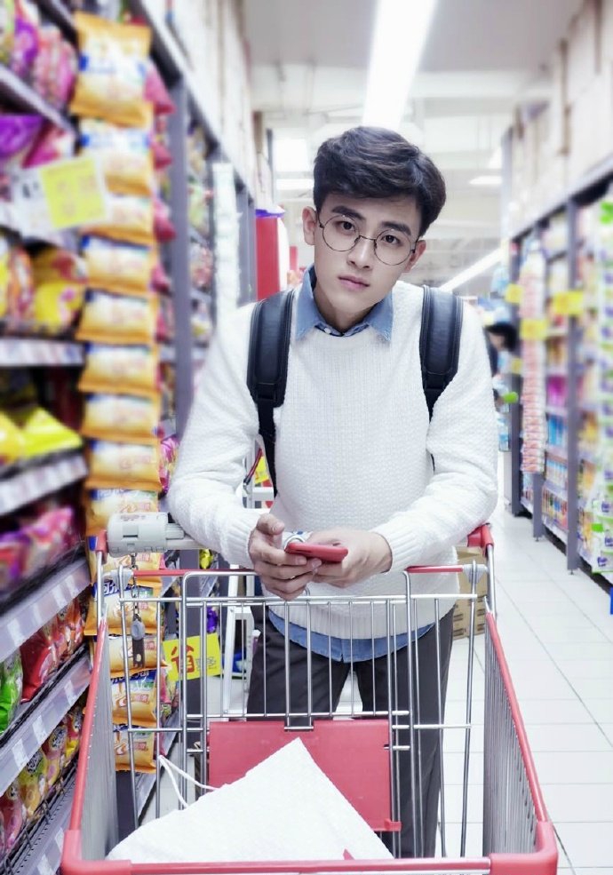 点击大图看下一张：上海18岁小鲜肉帅哥图片