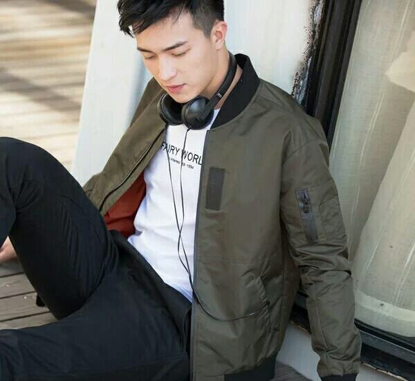 点击大图看下一张：阳光型男图片