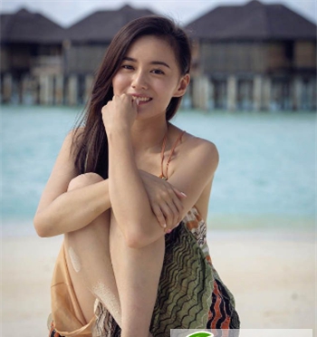 点击大图看下一张：超迷人的女生发型示范