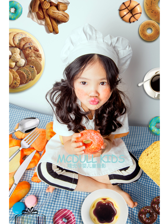 点击大图看下一张：小小厨师