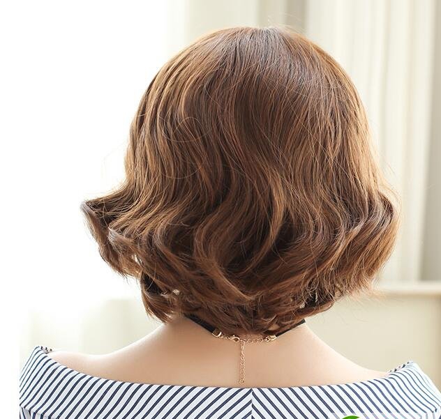 点击大图看下一张:亚麻色梨花头短卷发